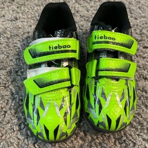 Tiebao Kids' Neon Green Velcro Strap cleats